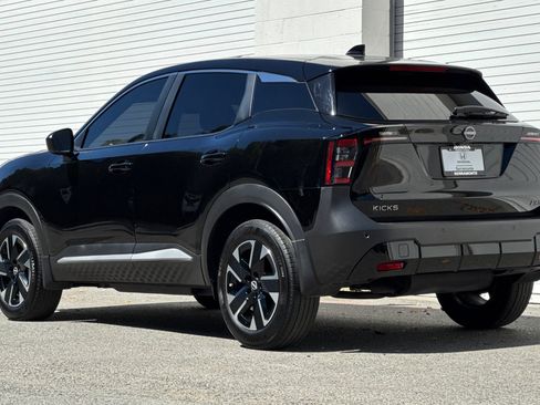 Used 2025 Nissan Kicks SV AWD/4WD image 3