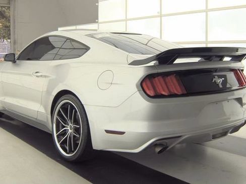 Used 2017 Ford Mustang Coupe RWD image 3