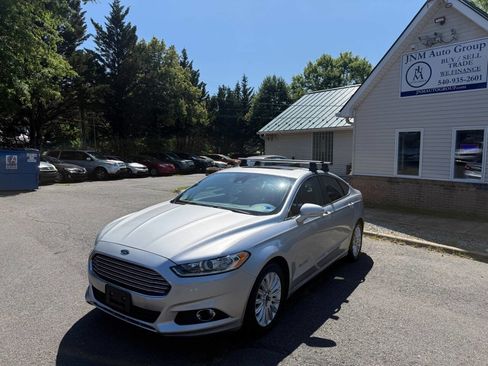 Used 2013 Ford Fusion SE FWD image 2