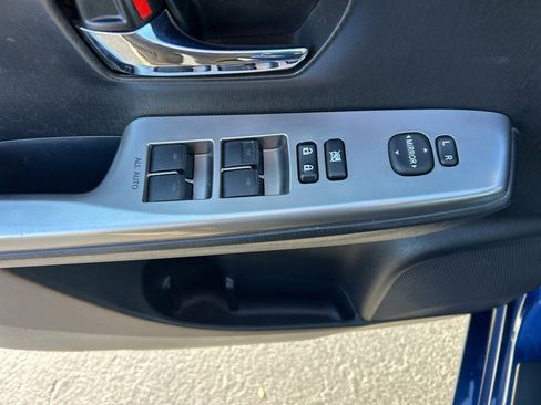 Used 2017 Toyota Prius V Three image 4