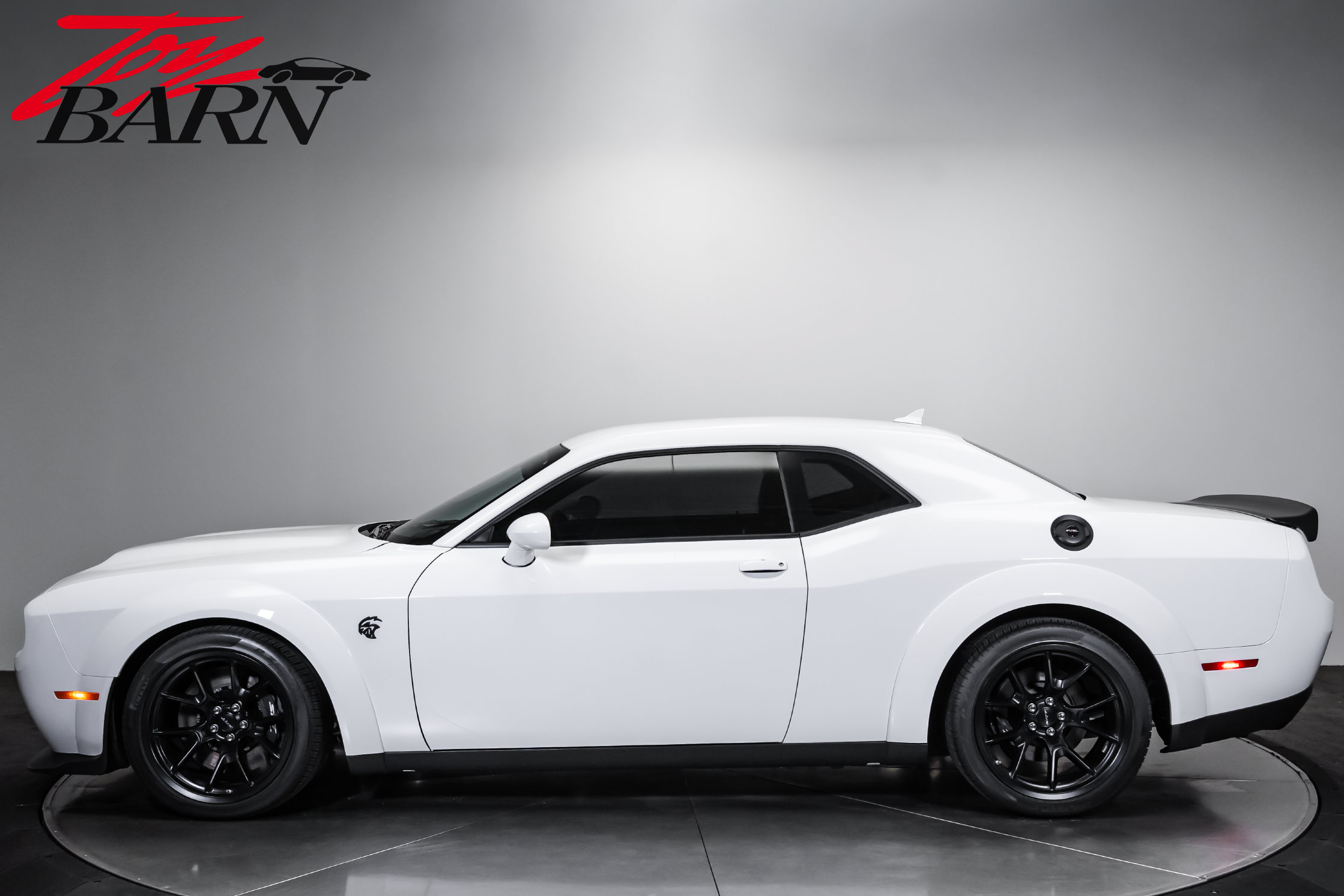 Used 2022 Dodge Challenger SRT Hellcat RWD image 2