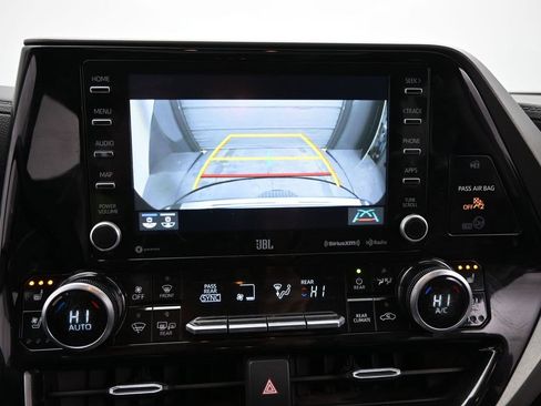 Used 2021 Toyota Highlander Limited image 21