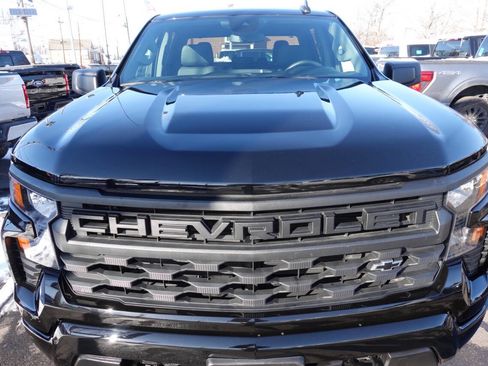 Used 2023 Chevrolet Silverado 1500 Custom image 6