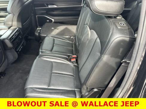 Certified 2024 Jeep Wagoneer Series II w/ Flexible Seating Group image 15