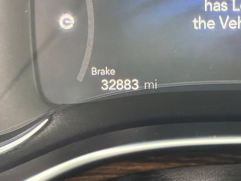 Used 2023 Chrysler Pacifica Pinnacle FWD image 27