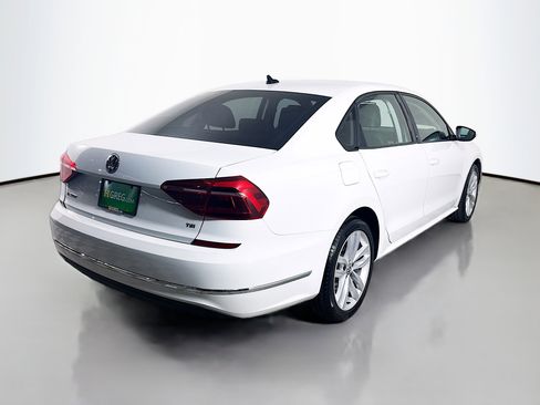 Used 2019 Volkswagen Passat 2.0T Wolfsburg w/ Wheels & Sunroof Package image 10