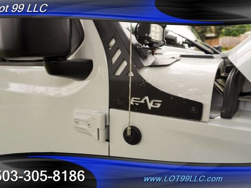 Used 2018 Jeep Wrangler Unlimited Sahara AWD/4WD image 30