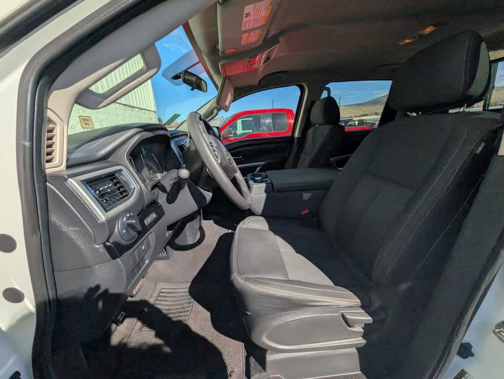 Used 2017 Nissan Titan SV AWD/4WD image 30