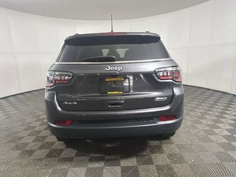 Used 2024 Jeep Compass Latitude w/ Sun and Sound Group AWD/4WD image 4