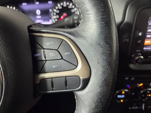 Used 2017 Jeep Renegade Limited FWD image 18