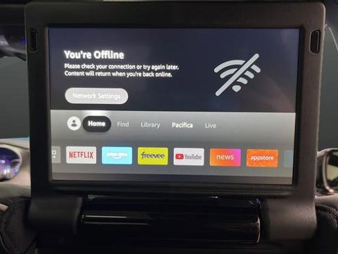 Used 2023 Chrysler Pacifica Limited w/ Uconnect Theater Family Group FWD image 36