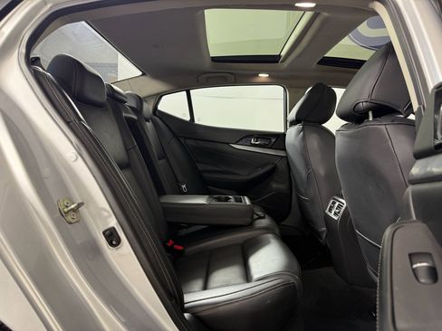 Used 2017 Nissan Maxima 3.5 SL w/ Interior Lighting Package image 14