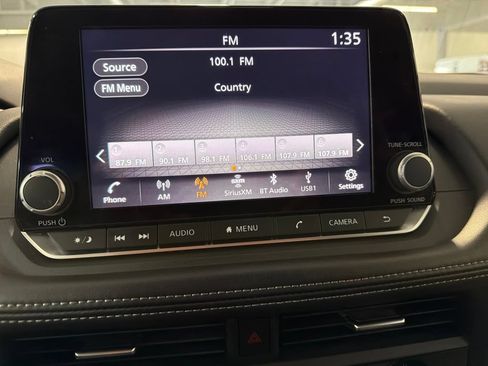 Used 2024 Nissan Rogue SV FWD image 15