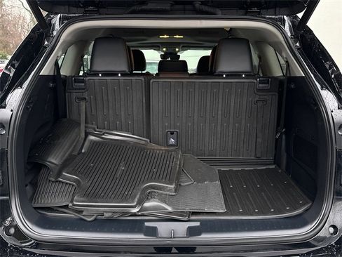 Certified 2023 Toyota Highlander XLE image 6