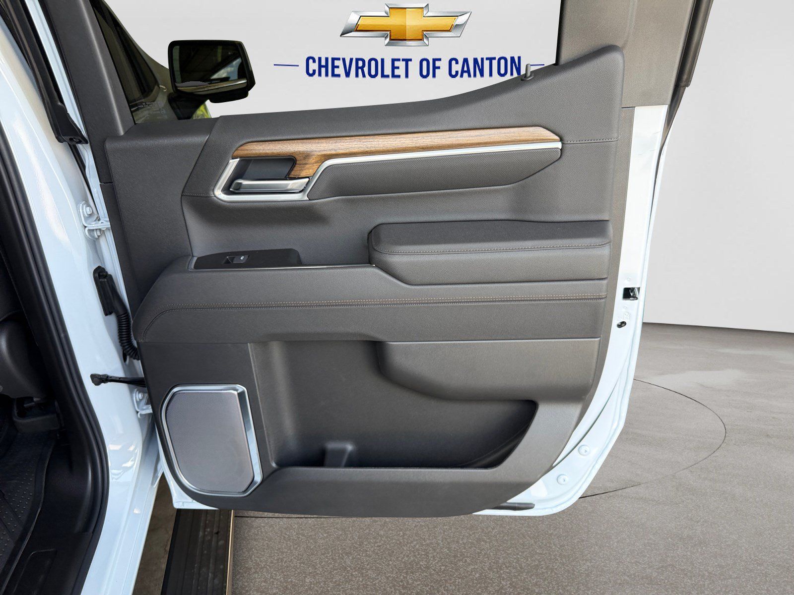 New 2026 Chevrolet Silverado 1500 High Country w/ Technology Package AWD/4WD image 16