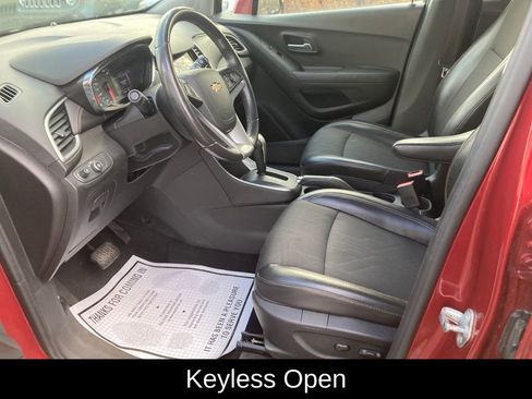 Used 2018 Chevrolet Trax LT w/ LT Convenience Package image 12