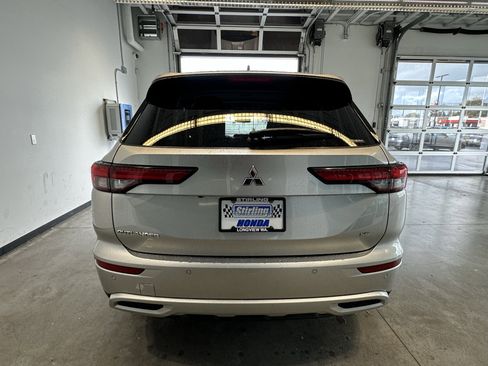 Used 2023 Mitsubishi Outlander SE image 4