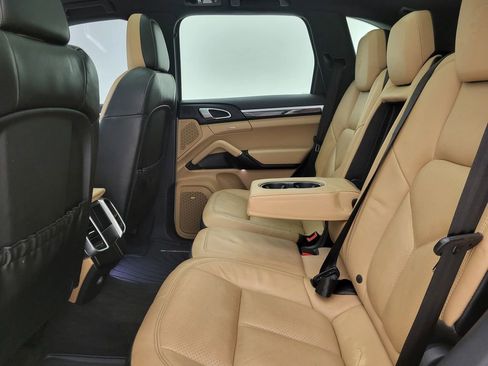 Used 2018 Porsche Cayenne Platinum Edition image 49