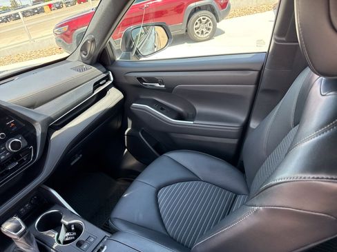 Used 2022 Toyota Highlander XSE AWD/4WD image 36