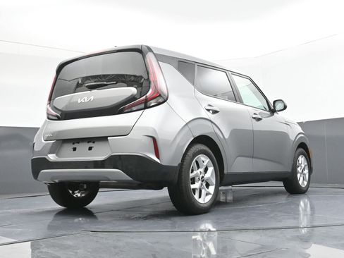 Used 2023 Kia Soul LX w/ LX Technology Package image 32