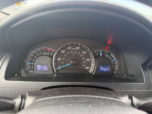 Used 2015 Toyota Camry LE image 5