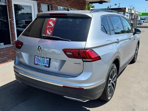 Used 2021 Volkswagen Tiguan SE w/ 3rd Row Seat Package AWD/4WD image 3