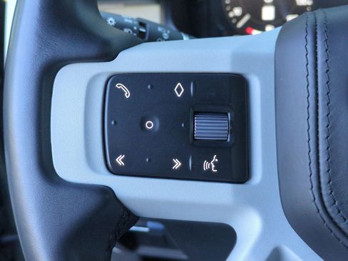 Used 2023 Land Rover Defender 130 X-Dynamic SE image 16