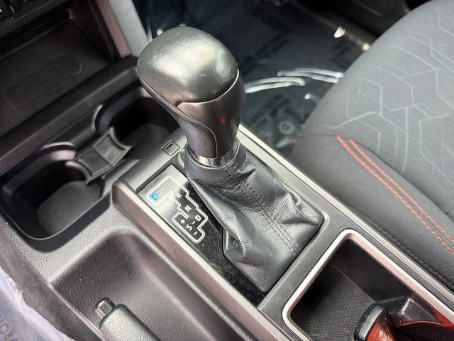 Certified 2020 Toyota Tacoma TRD Off-Road AWD/4WD image 24