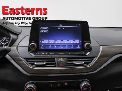 Used 2024 Nissan Altima 2.5 SV FWD image 12
