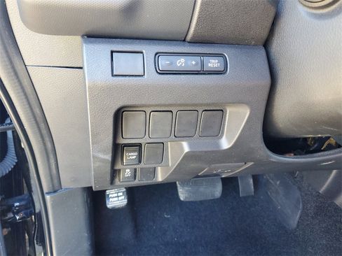 Used 2023 Nissan Frontier SV image 15