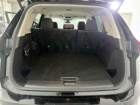Used 2024 Nissan Rogue SV FWD image 25
