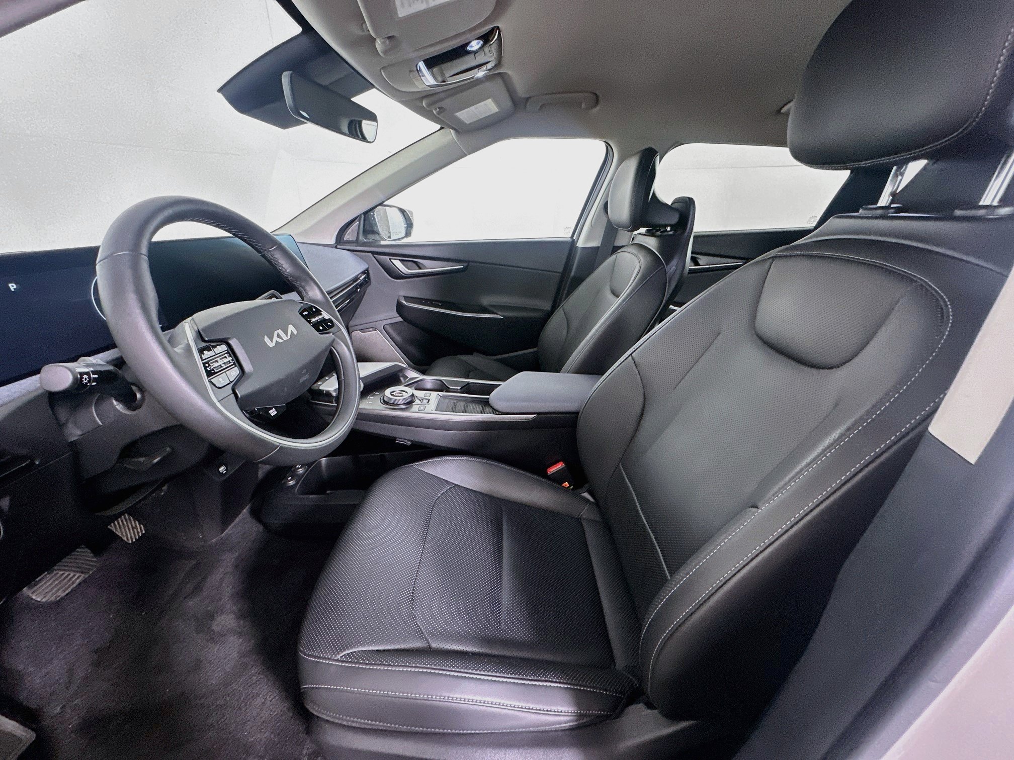 Used 2024 Kia EV6 Wind w/ Wind Technology Package AWD/4WD image 13