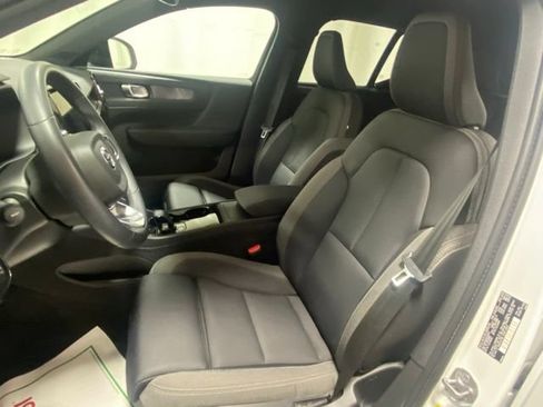 Used 2023 Volvo XC40 Recharge Core AWD/4WD image 10