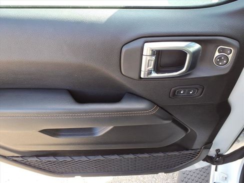 Used 2023 Jeep Wrangler Unlimited Sahara image 15