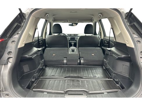 Used 2020 Nissan Rogue S FWD image 10
