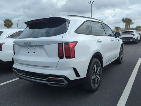 Certified 2023 Kia Sorento EX w/ Panoramic Sunroof Package image 9