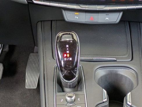 Used 2024 Cadillac XT4 Premium Luxury image 17