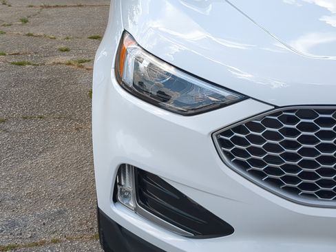 Certified 2024 Ford Edge SEL w/ Convenience Package AWD/4WD image 8