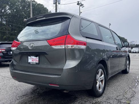 Used 2011 Toyota Sienna w/ Towing Pkg FWD image 5