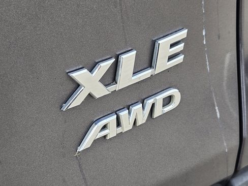 Used 2020 Toyota RAV4 XLE image 17