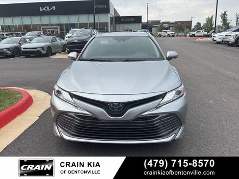 Used 2020 Toyota Camry XLE FWD image 6