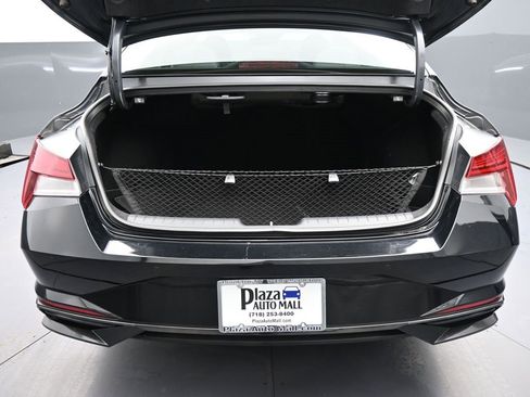 Certified 2023 Hyundai Elantra Limited w/ Preferred Accessory Package image 22