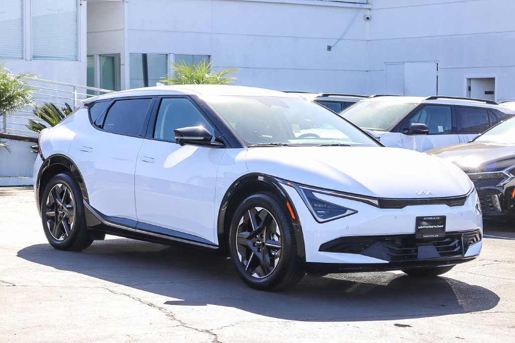 Certified 2025 Kia EV6 Wind RWD image 3