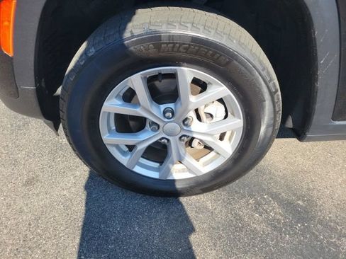 Used 2023 Jeep Grand Cherokee Limited AWD/4WD image 12