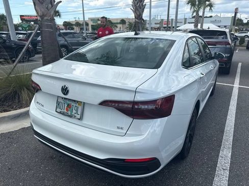 Used 2024 Volkswagen Jetta SE w/ Panoramic Sunroof Package FWD image 9