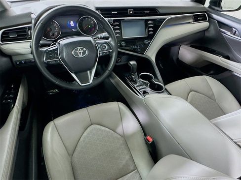 Used 2018 Toyota Camry XSE image 14