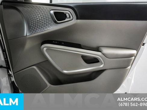 Used 2025 Kia Soul LX image 40