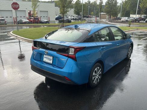 Used 2020 Toyota Prius LE AWD/4WD image 10