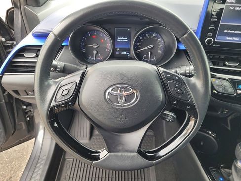 Certified 2022 Toyota C-HR XLE image 21