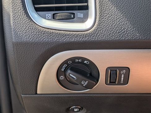 Used 2019 Dodge Durango SXT w/ 3rd Row Seating Group image 26